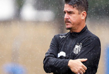 Técnico do Santos Sub-20: Aarão aproveita pausa para estudar