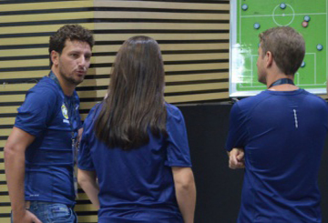 Agora técnico, Elano se aprimora na Licença B